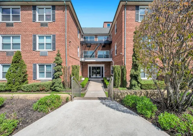 111-s-centre-ave-2vv-hempstead-ny-11570/hzid_84549087