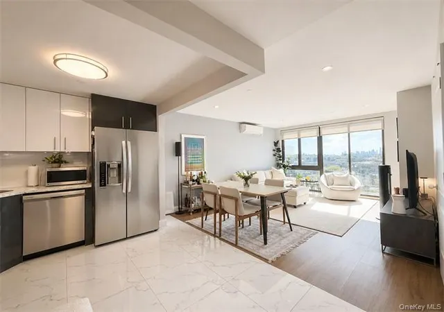 4511-82nd-st-w8g-new-york-ny-11373/hzid_a1ab2093