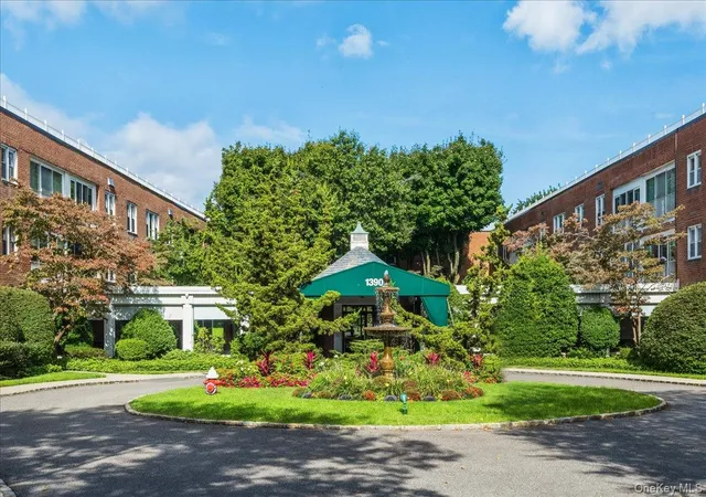 1390-broadway-222-hempstead-ny-11557/hzid_ad118624