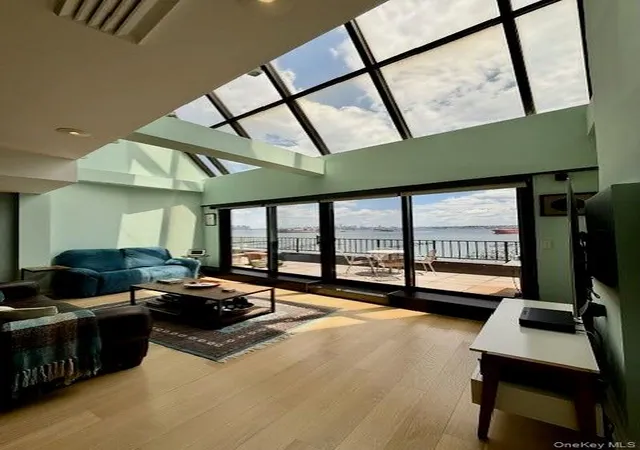 10-bay-st-landing-8d-new-york-ny-10301/hzid_5a14b162