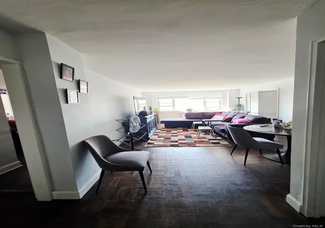8900-170th-st-8n-new-york-ny-11432/hzid_2dd1fdcf