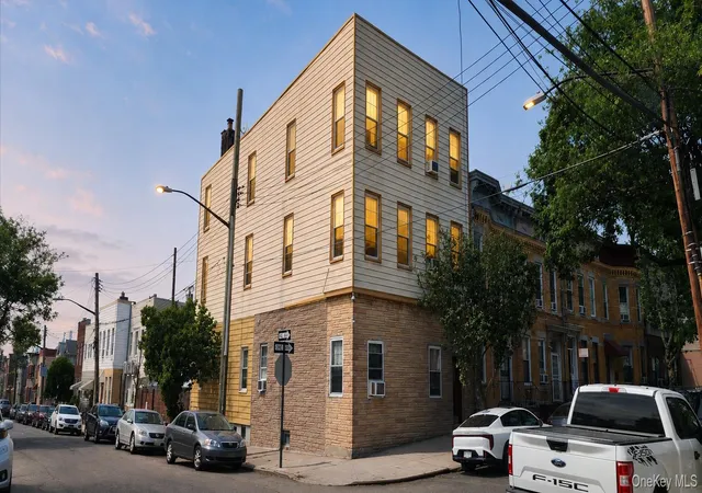 5427-arnold-ave-new-york-ny-11378/hzid_4a6bc9b0