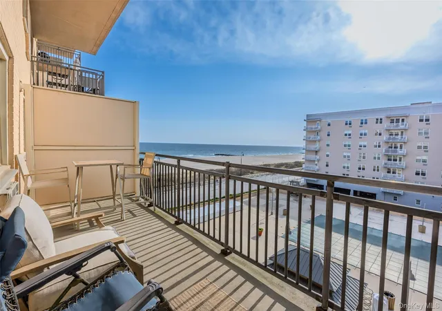 25-neptune-blvd-4h-long-beach-ny-11561/hzid_c8837626