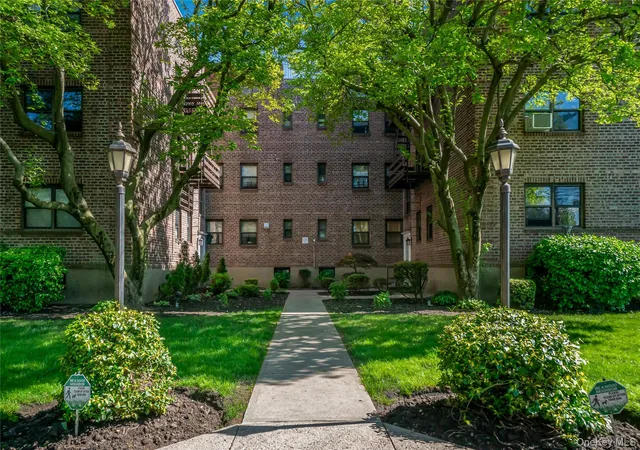 218-12-43rd-ave-2e-new-york-ny-11361/hzid_ac608be7