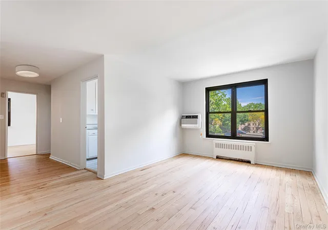 9-terrace-cir-2c-north-hempstead-ny-11021/hzid_5d5ea06a