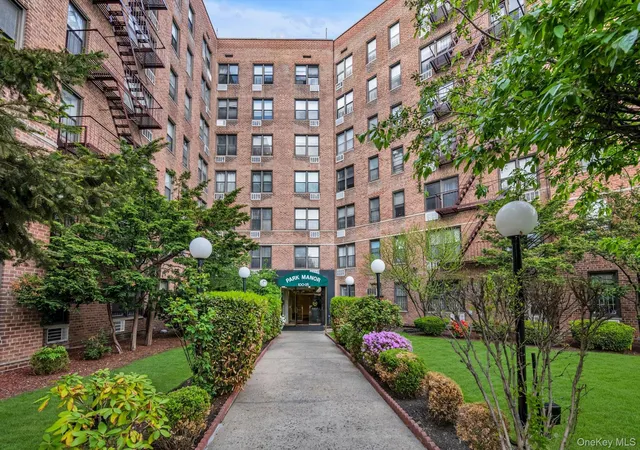 100-25-queens-blvd-6e-new-york-ny-11375/hzid_a7bf44c1
