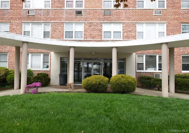 100-s-ocean-ave-2r-freeport-ny-11520/hzid_653e58a4