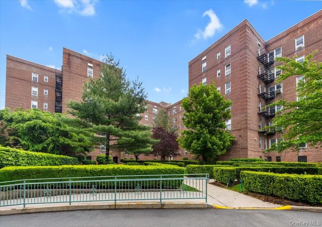 5650-netherland-ave-2e-new-york-ny-10471/hzid_ba5bd91c