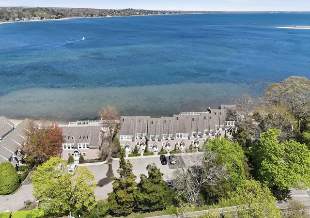 49-canoe-pl-rd-416-southampton-ny-11946/hzid_20677a4a