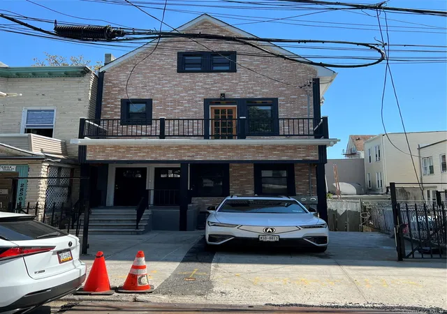 2854-briggs-ave-bronx-ny-10458/hzid_68ea65ef