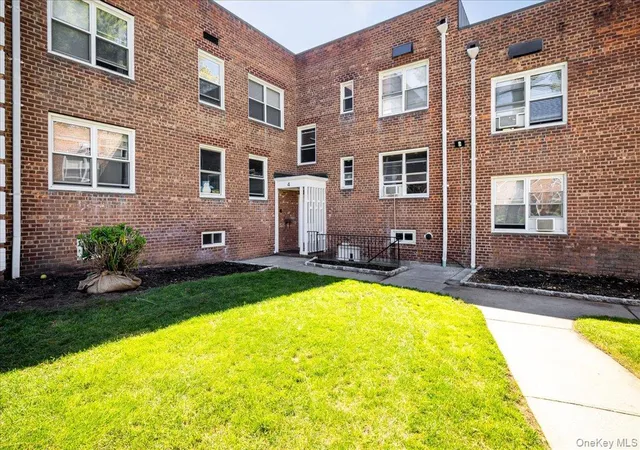 4-edwards-2f-north-hempstead-ny-11577/hzid_a965234c