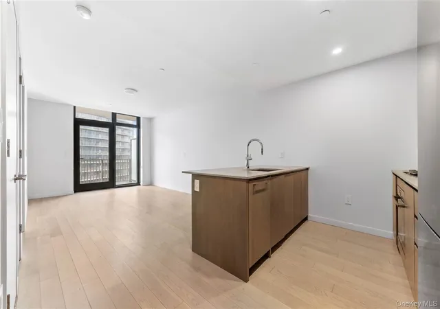 131-02a-40th-road-14b-new-york-ny-11354/hzid_ce2a2577