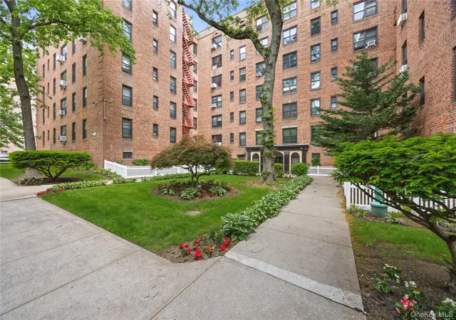 83-20-98-st-4e-new-york-ny-11421/hzid_381ae251