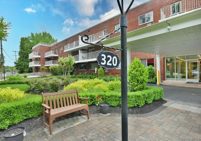 320-east-shore-rd-15a-north-hempstead-ny-11023/hzid_440385d0