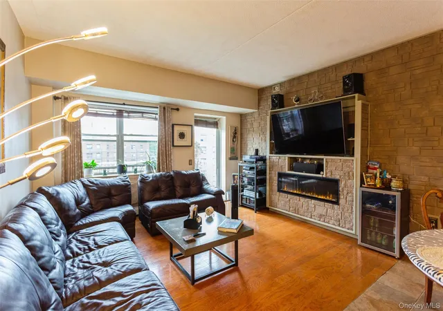 260-beach-81st-st-6h-new-york-ny-11693/hzid_17a157a4
