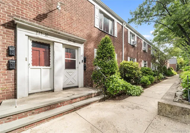 225-08-stronghurst-ave-queens-village-ny-11427/hzid_53437421