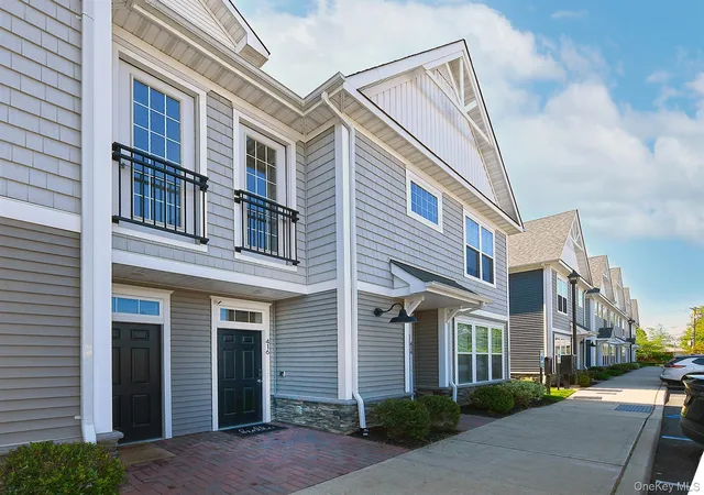 416-white-rose-ln-east-meadow-ny-11554/hzid_b90f4856