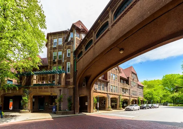 10-station-sq-r42-forest-hills-ny-11375/hzid_292ab6b1
