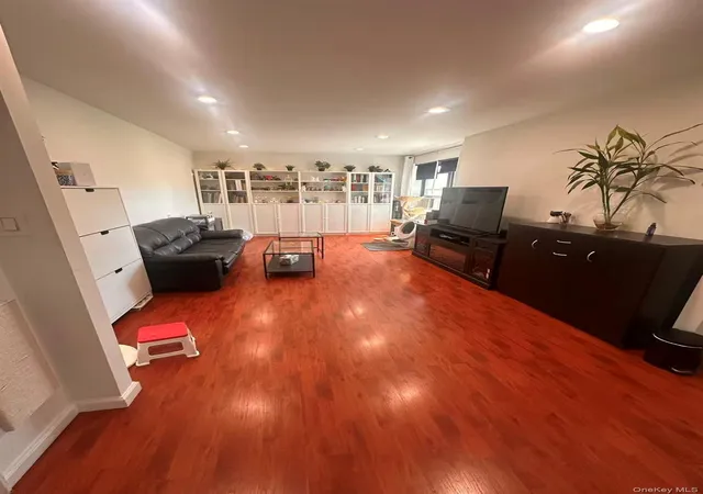139-15-28-road-6g-flushing-ny-11354/hzid_4c2be237