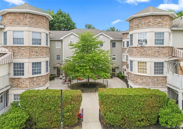 12-horizon-ct-303-ramapo-ny-10952/hzid_efbf485d