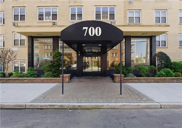 700-shore-rd-2a-long-beach-ny-11561/hzid_c772fec1