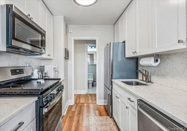 18-15-215th-street-5n-bayside-ny-11360/hzid_4f67234a