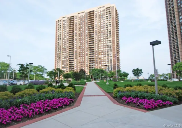 271-10-grand-central-pkwy-16s-new-york-ny-11005/hzid_d1b4fa2d