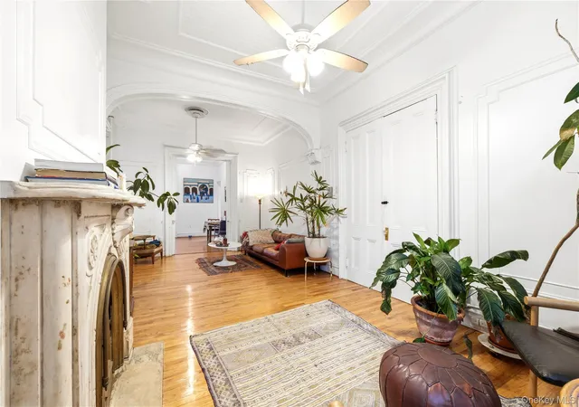 977-lorimer-st-brooklyn-ny-11222/hzid_07d6248e