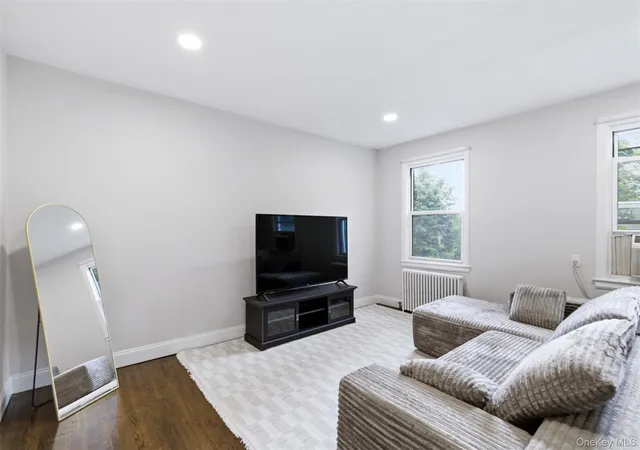 16-edwards-st-3f-north-hempstead-ny-11577/hzid_196a80b7
