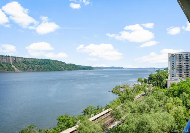 1085-warburton-ave-425-yonkers-ny-10701/hzid_44515cf2