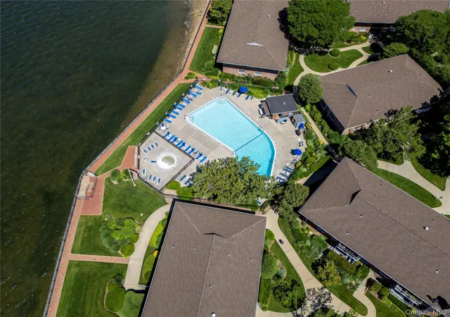 1-toms-point-ln-building-5-unit-9j-north-hempstead-ny-11050/hzid_3ddf670c