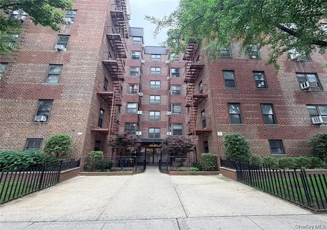 91-03-32-avenue-e308-east-elmhurst-ny-11369/hzid_376fc6f1
