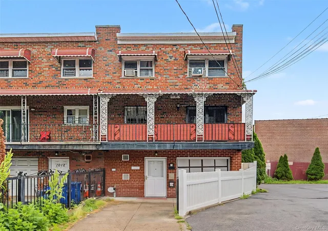 1010-e-233rd-street-bronx-ny-10466/hzid_0f1670bc