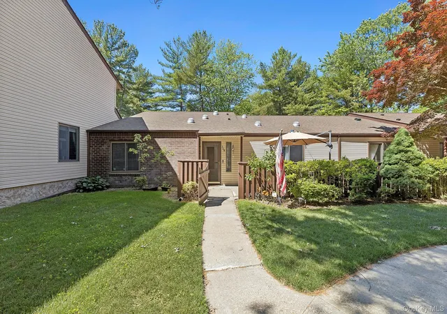 364-woodland-ct-brookhaven-ny-11727/hzid_899ce530