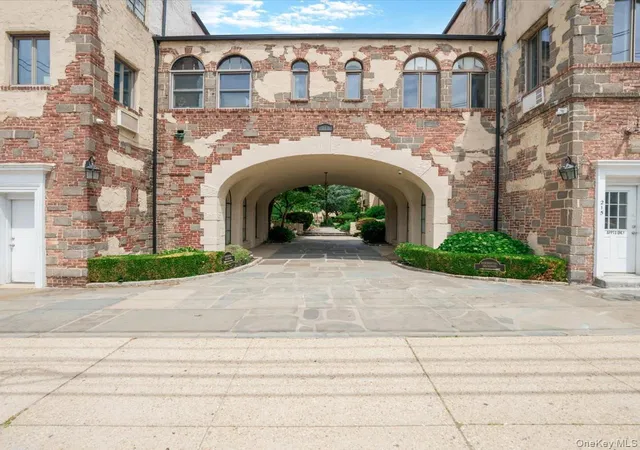 215-middle-neck-rd-3a-building-8-north-hempstead-ny-11021/hzid_dae2ae23
