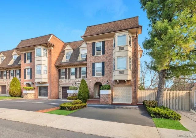 208-11-estates-dr-23128-new-york-ny-11360/hzid_217d88fd