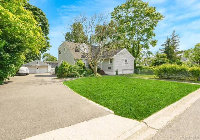 733-14th-street-west-babylon-ny-11704/hzid_e5d34d79