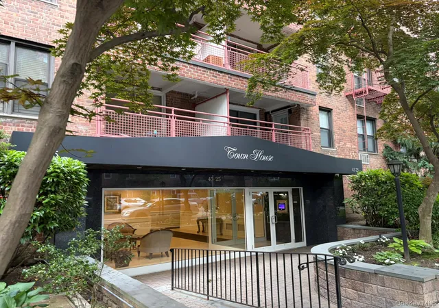 43-25-douglaston-pkwy-2b-new-york-ny-11363/hzid_1c43fd4c