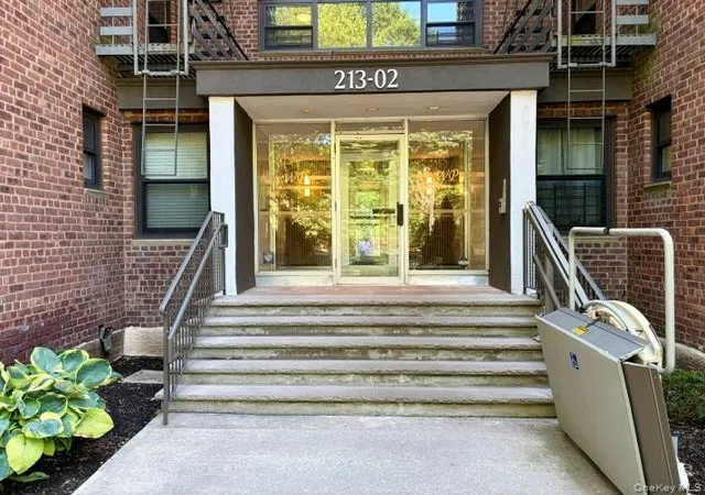 213-02-75th-avenue-4e-new-york-ny-11364/hzid_b799390b