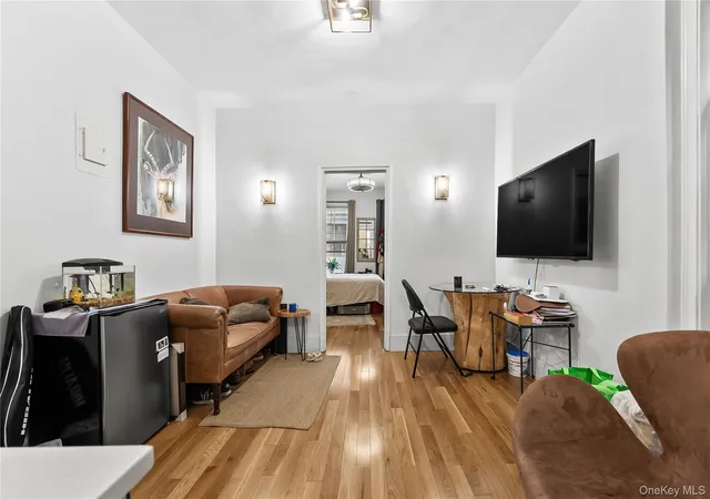 228-w-17th-street-2a-new-york-ny-10011/hzid_e7837f1d