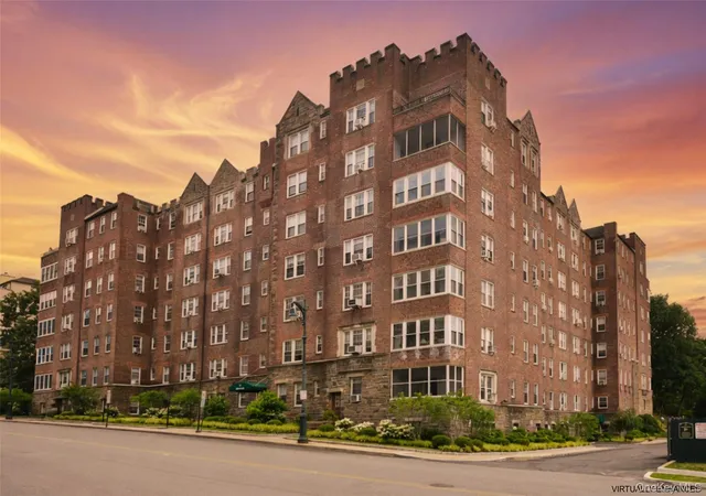 21-n-chatsworth-ave-3c-larchmont-ny-10538/hzid_e8b33b4b