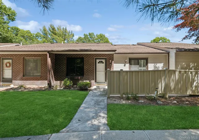 950-skyline-dr-brookhaven-ny-11727/hzid_4f1ec4d5