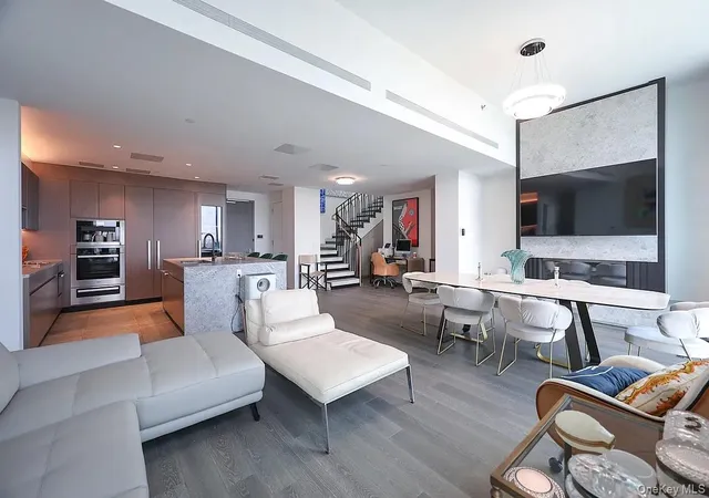 133-36-37th-ave-ph3b-new-york-ny-11354/hzid_6f56a54e