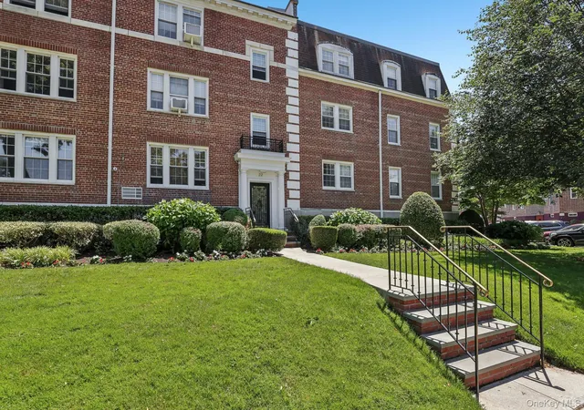 22-hamilton-pl-i3-hempstead-ny-11530/hzid_8c3054a6