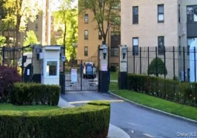 1-fordham-hill-oval-2e-new-york-ny-10468/hzid_3ecb5fef