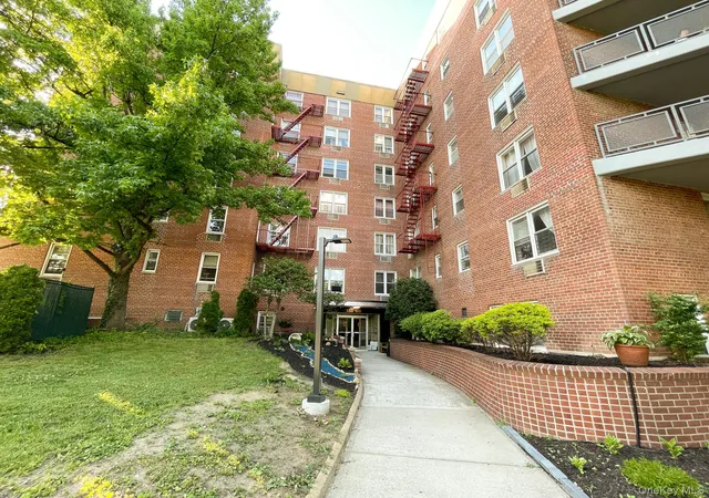 151-05-cross-island-parkway-2c-new-york-ny-11357/hzid_c61f09de