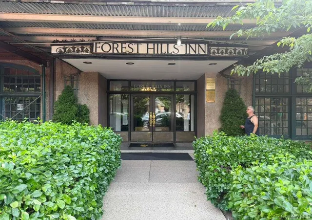 1-sta-square-411-new-york-ny-11375/hzid_2e75ba12