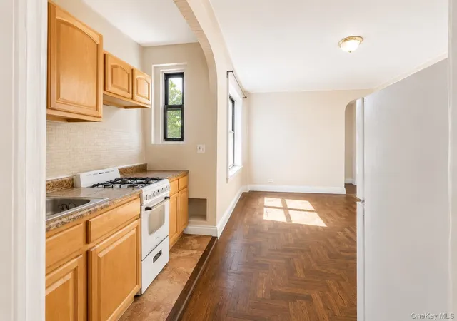 700-oakland-pl-5b-bronx-ny-10457/hzid_93d1f6ce
