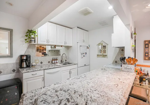 54-richmond-blvd-4b-islip-ny-11779/hzid_dbfc9798