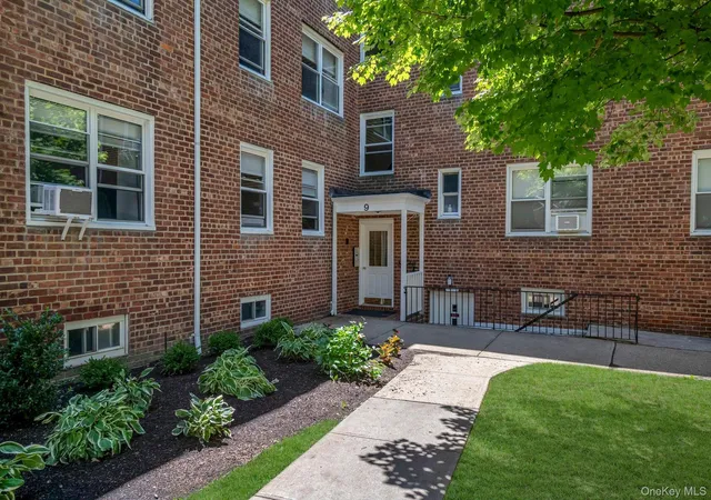 9-edwards-1-f-north-hempstead-ny-11577/hzid_e8d4a0b2